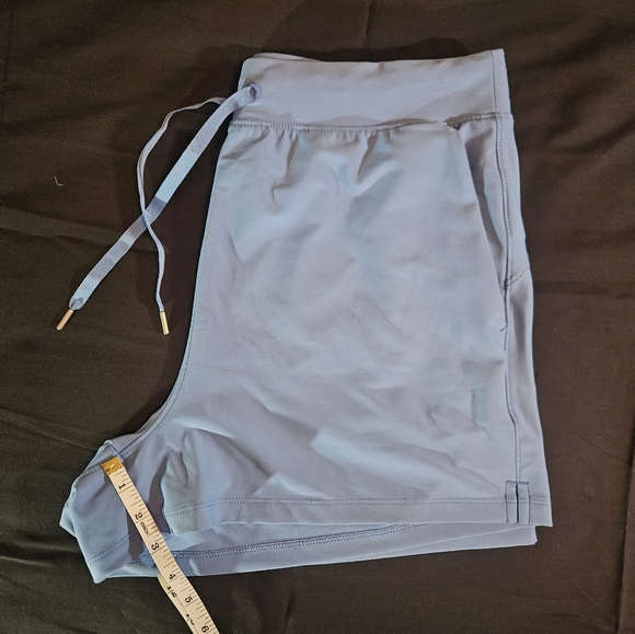 ๐ Old Navy 3" Inseam High-Waisted Powersoft Shorts - Picture 8 of 8